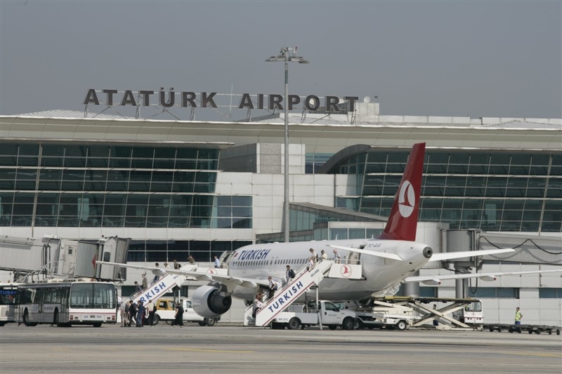 Atatürk Havalimanı'nda şüpheli araç alarmı!