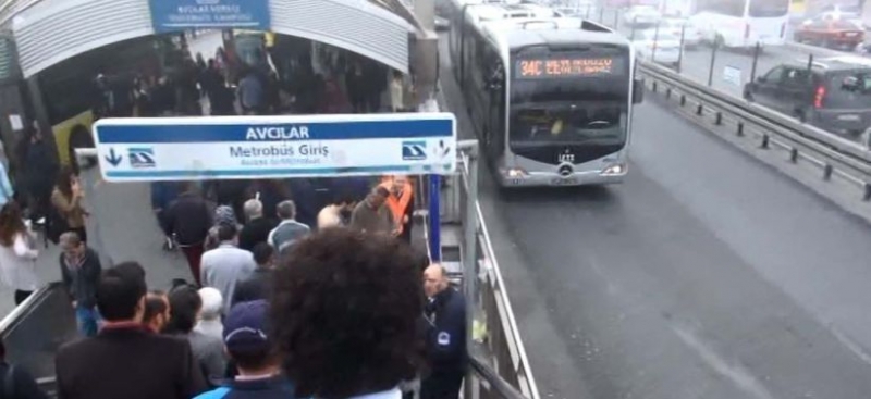Avcılar Metrobüs durağında bomba paniği!