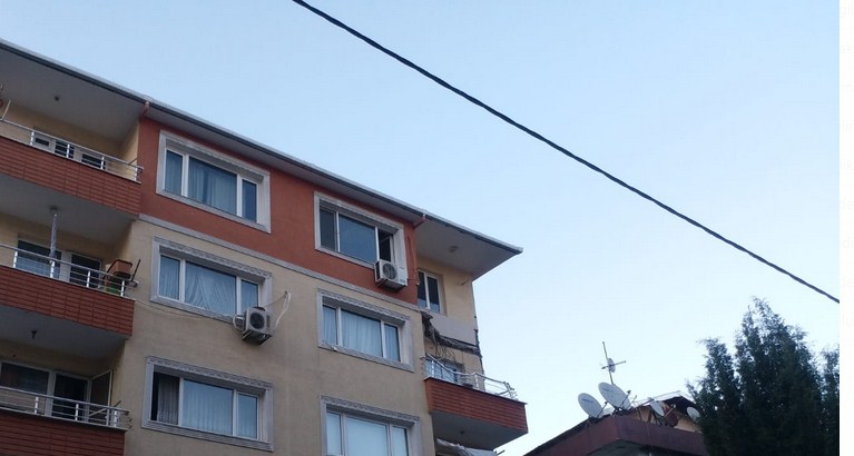 Avcılar'da balkonu çöken binanın ardından başka bir binaya daha tahliye kararı
