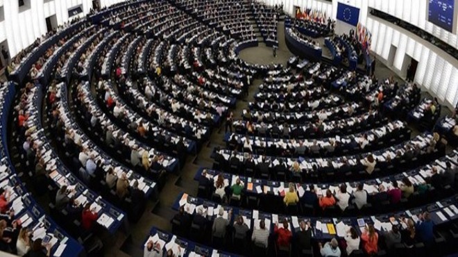 Avrupa Parlamentosu, Türkiye'nin AB üyeliğinin askıya alınmasını kabul etti
