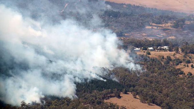 Avustralya'da yangın nedeniyle binlerce kişi tahliye edildi