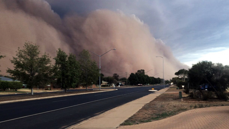 Avustralya'da yangınların ardından toz fırtınası, dolu ve sel felaketi