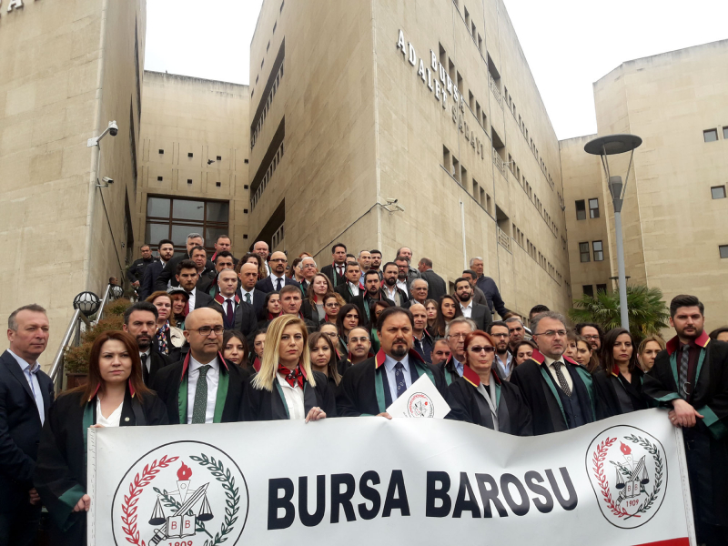 AYM'nin Ayşe öğretmen kararına Bursa Barosu’ndan destek