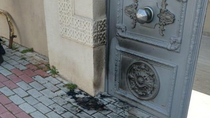 Bakırköy'de 'Koronavirüsü bunlar bela etti' diyerek Ermeni kilisesini yaktı