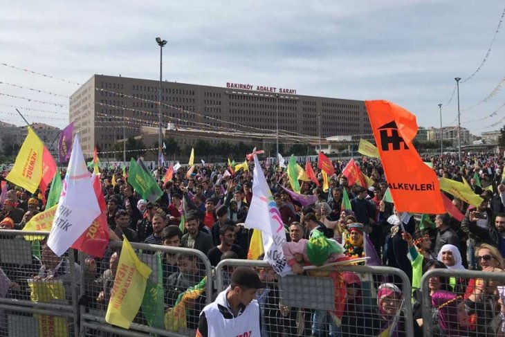 Bakırköy'deki Newroz alanına puşi ve Demirtaş atkısıyla girmek yasak