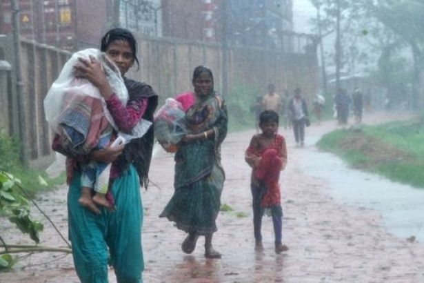 Bangladeş'te kasırga: Yarım milyon kişi tahliye edildi!