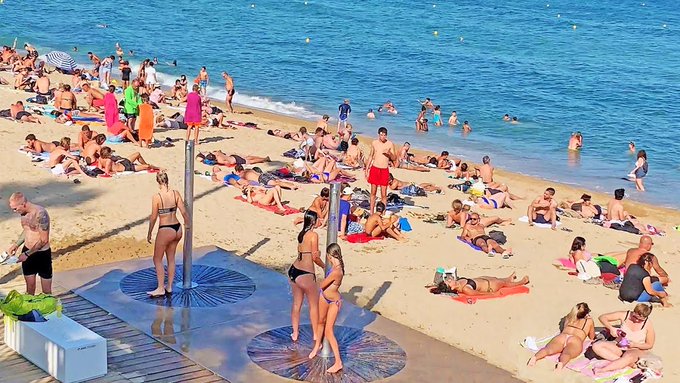 Barselona'da plajlarda sigara içmek yasaklandı
