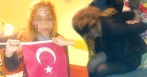 Bayraklı işkenceciler: Erkek arkadaşımı evine çağırmış!