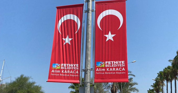 Belediye logolu Türk bayraklarına işlem başlatıldı