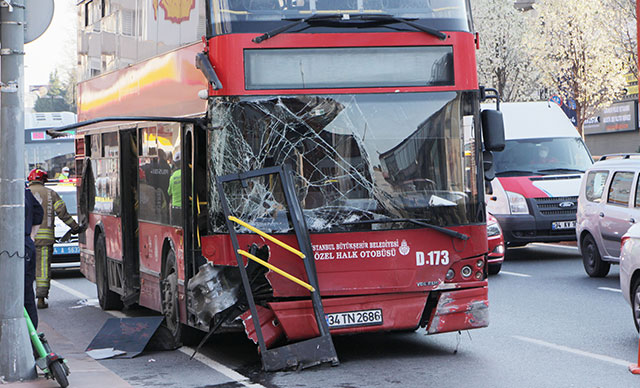 Beşiktaş'ta İETT otobüsü kaza yaptı: 1 ölü, 1 yaralı 