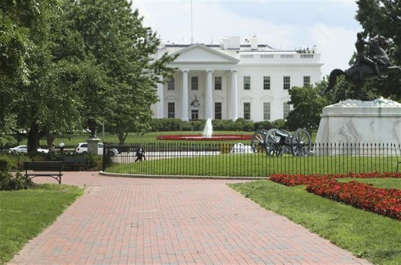 Beyaz Saray'da şüpheli paket alarmı!