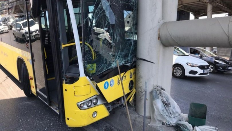 Beylikdüzü'nde otobüs kazası: 19 kişi yaralandı