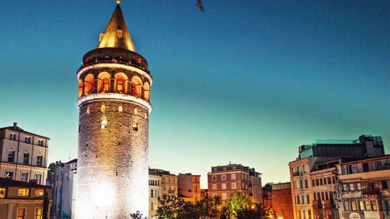 Beyoğlu Belediyesi, Galata Kulesi'ne Erdoğan'ın annesinin fotoğrafını yansıtacak