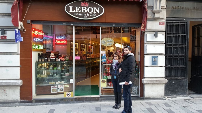 Beyoğlu kültürünün son temsilcilerinden Burç Lebon Pastanesi kepenk kapatıyor