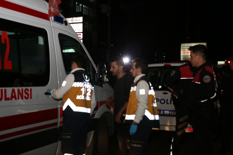 Beyoğlu'nda 3 Iraklı gasp ettikleri vatandaşlarını, bıçakladı