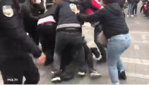 Boğaziçi öğrencilerinin Kadıköy'deki eylemine polis müdahalesi