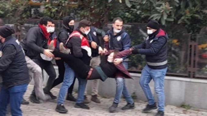 Boğaziçi Üniversitesindeki gösterilerde gözaltına alınan 30 kişinin tutuklanması istendi