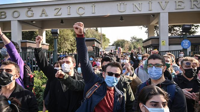 Boğaziçi Üniversitesi öğrencileri: Bizler bu ülkenin geleceğiyiz, terörist değil aydınlık yarınlarız