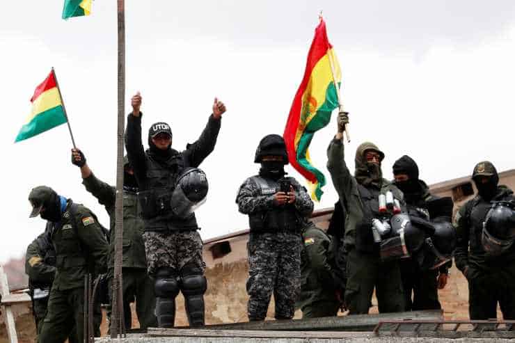 Bolivya’da polis, eylemcilerin tarafına geçti