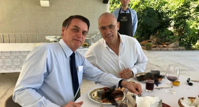 Bolsonaro ile İsrail'in Brezilya Büyükelçisi'nin yemek fotoğrafı gündemde: Yemeklerin üzerini karalayarak paylaştılar