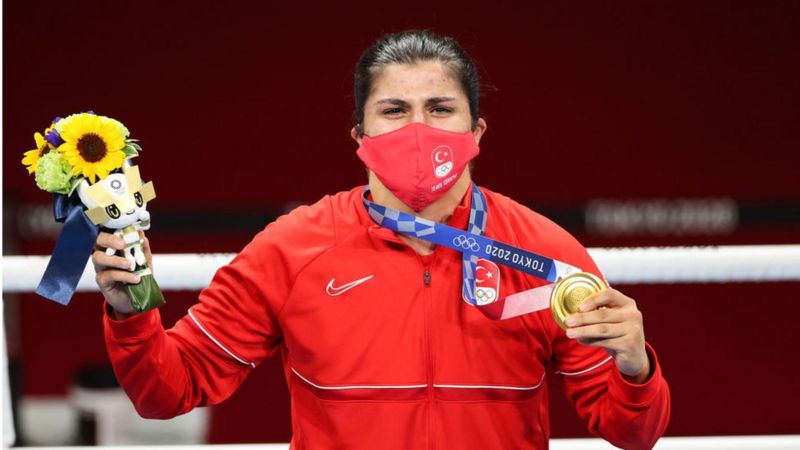 Busenaz Sürmeneli boksta şampiyon oldu, Türkiye 2. altın madalyayı kazandı