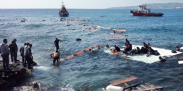 Göçmen teknesi alabora oldu! 12 ölü...