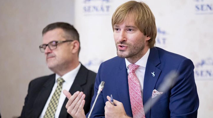 Çekya'da koronavirüs vakaları artınca Sağlık Bakanı istifa etti