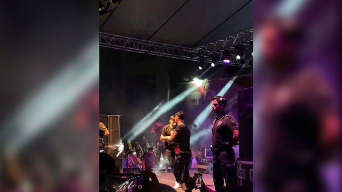 Çevik kuvvet polisinin sahnede olduğu konser tepki gördü: 'Türk Polis’i badigart değildir'