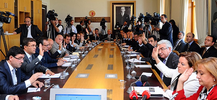 CHP, Anayasa uzlaşma komisyonu masasını terketti!