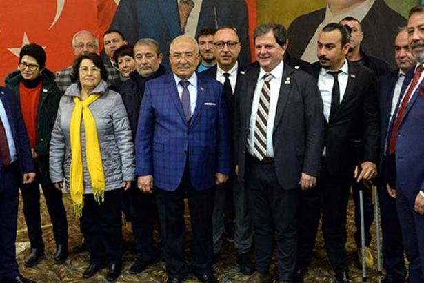 CHP'den istifa eden 276 kişi İYİ Parti'ye katıldı