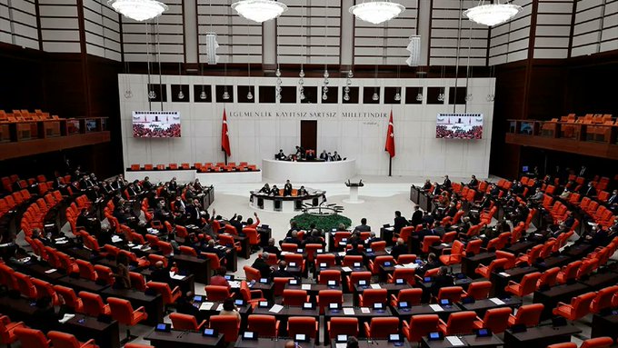 CHP'li ve HDP'li vekillerin dokunulmazlık dosyaları Meclis'te