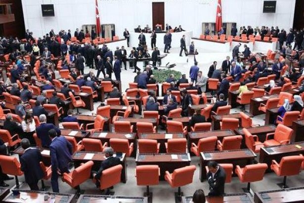 CHP'liler Meclis'i terk etti!