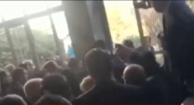 CHP'lilerle meclis polisi arasında yumruklu kavga