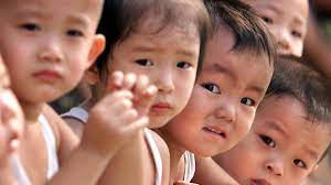 Çin, ailelerin üç çocuk sahibi olmasına izin verecek
