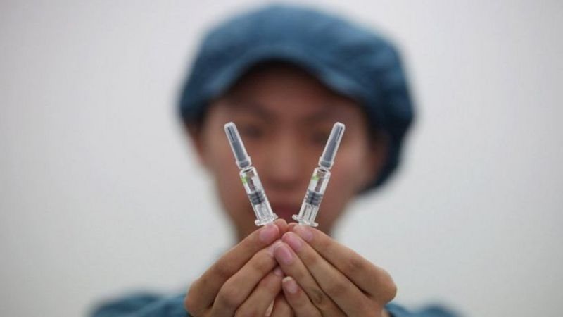 Çin'de tuzlu su doldurulmuş şişeleri aşı diye satan 70 kişi gözaltında