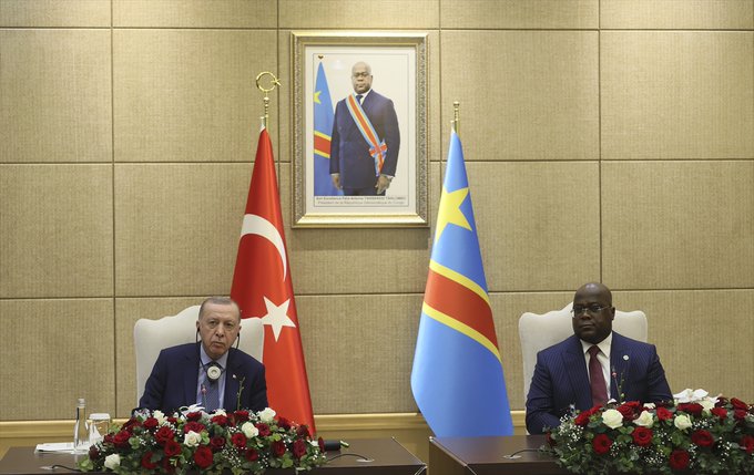 Cumhurbaşkanı Erdoğan, Kongo'da: 100 bin doz aşıyı beraberimde getirdim