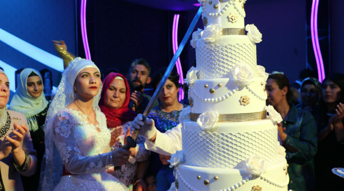 Damat 'Cumhurbaşkanına hakaret'ten tutuklanınca gelin tek başına düğün yaptı