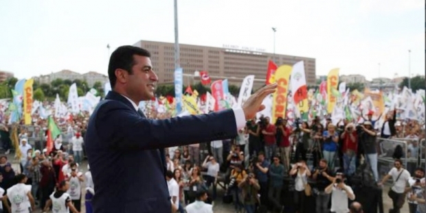 Demirtaş: Erdoğan'ın diploması olsaydı, pankartlarda sallanırdı!