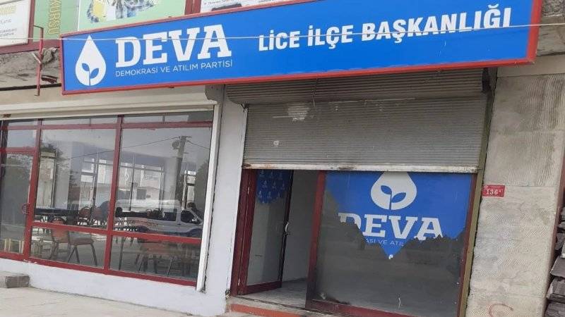 DEVA Partisi Lice İlçe Başkanlığı'na motolof kokteylli saldırı 