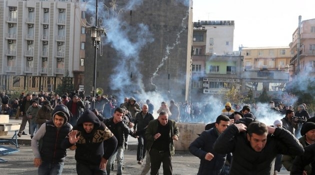 Diyarbakır’da yürüyüşe polis müdahalesi!