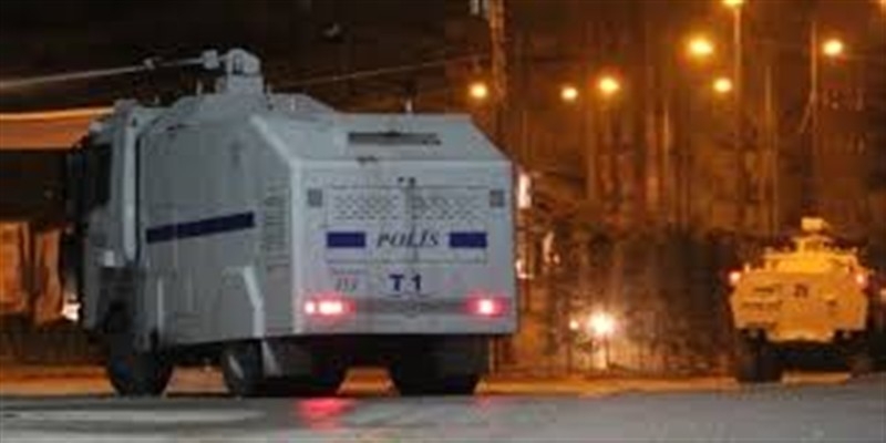 Diyarbakır'da polise saldırı!