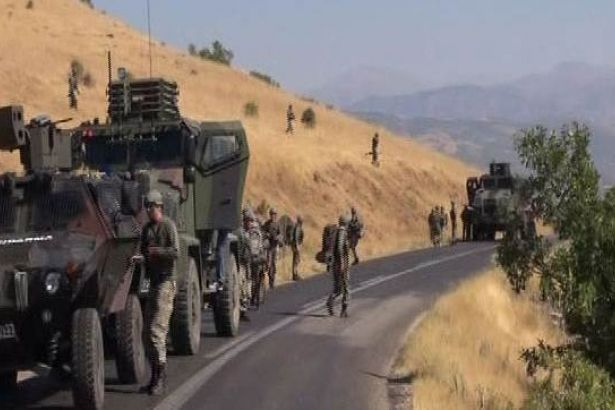 Diyarbakır'da askeri araca saldırı