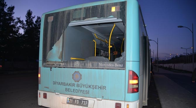Diyarbakır’da belediye otobüslerine silahlı saldırı!