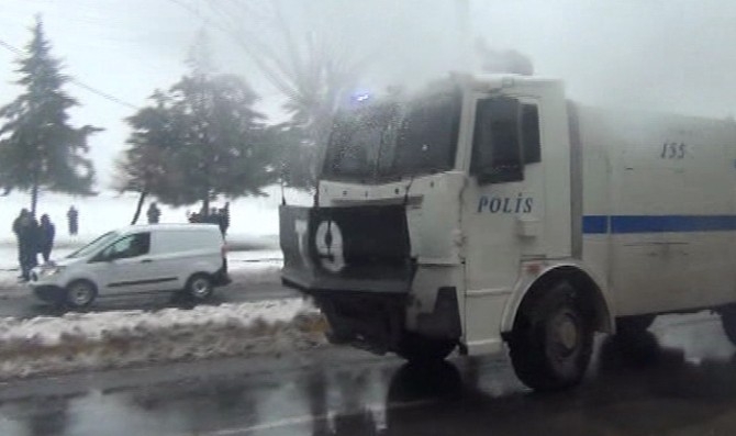 Diyarbakır’da HDP eylemine sert polis müdahalesi!
