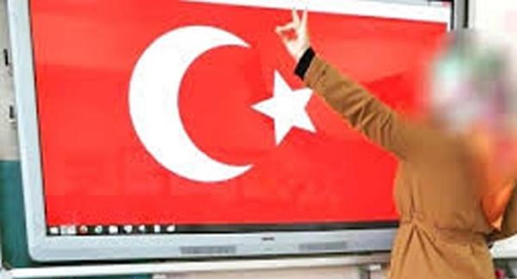 Diyarbakır’da sınıfta bozkurt işareti yapan öğretmen işten çıkarıldı