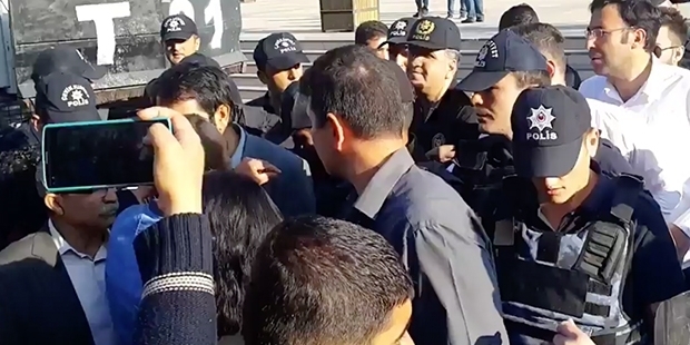 Diyarbakır'daki protestoya müdahale; 25 gözaltı!