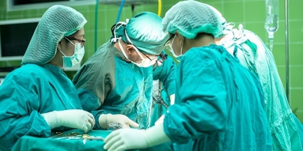 Ameliyat edilen kişinin karnından 15 kilo tümör çıktı