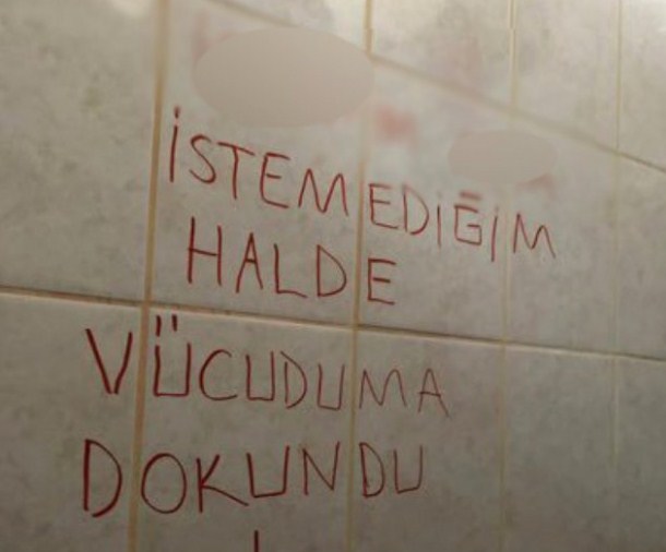 Dokuz Eylül Üniversitesi'nde tuvalet duvarına yazılan yazı kaos yarattı