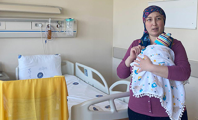Dünyada ilk kez kadavradan rahim nakli yapılan anne: Derya Sert