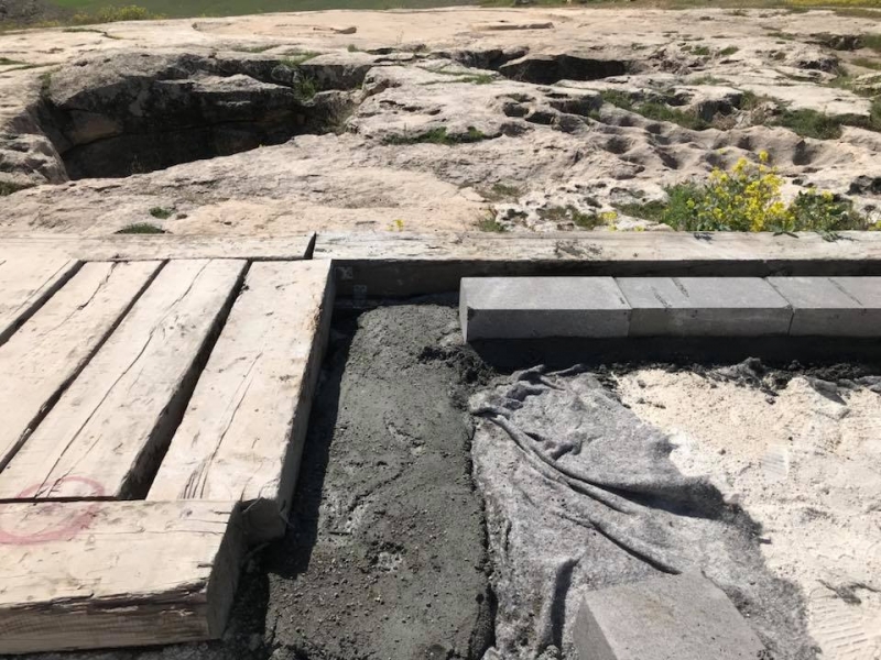 Dünyanın en eski tapınağı Göbeklitepe'ye beton döktüler